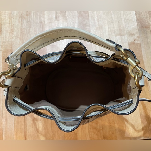 ✨SOLD✨ Coach Field Bucket Bag In Signature Jacquard - Picture 2 of 6